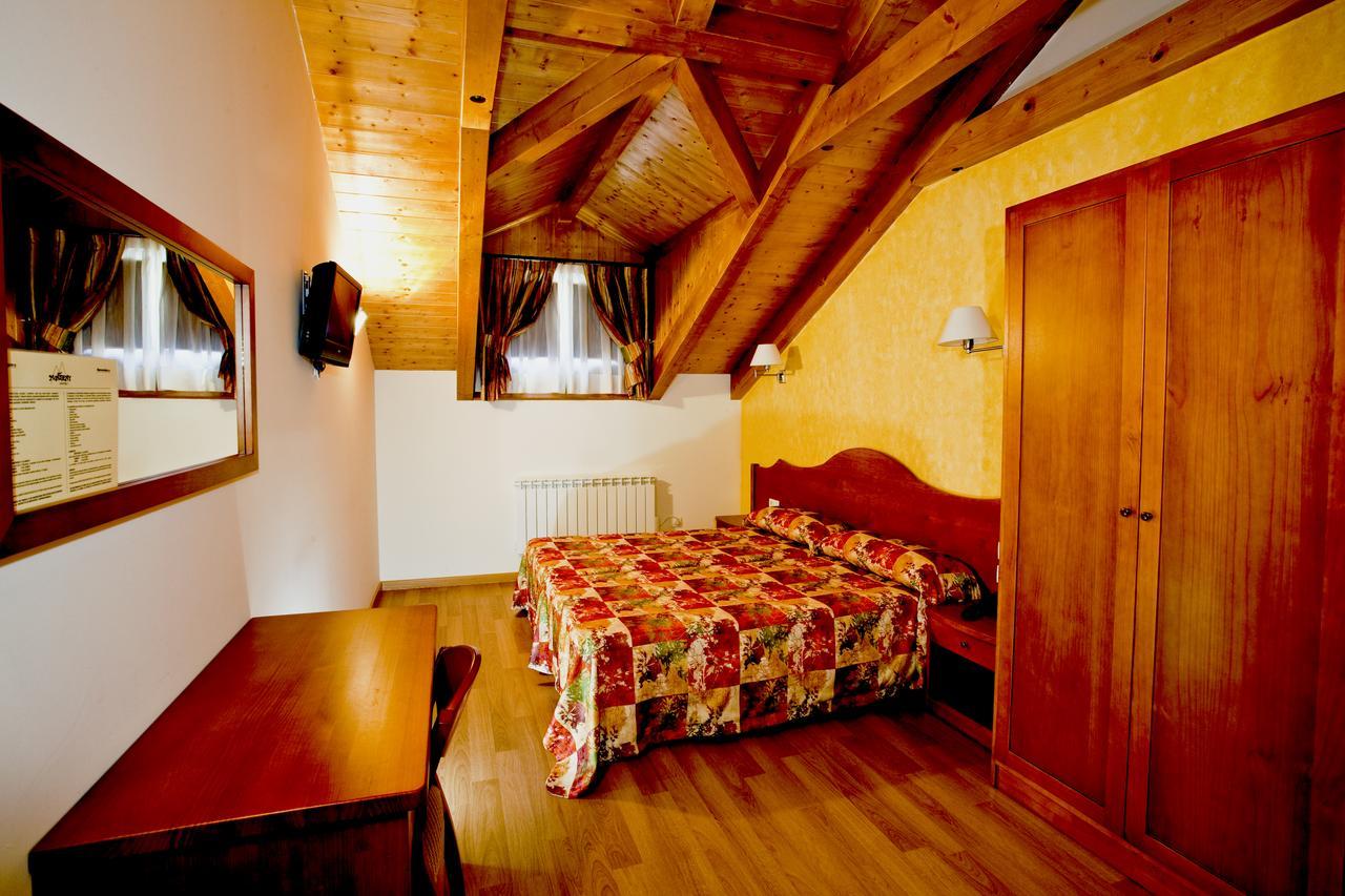 Hotel Montseny Espuy Buitenkant foto