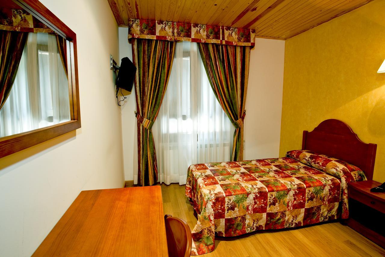 Hotel Montseny Espuy Buitenkant foto